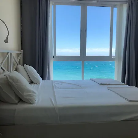 Apartamento La Perla En Playa Semi Privada Benalmádena